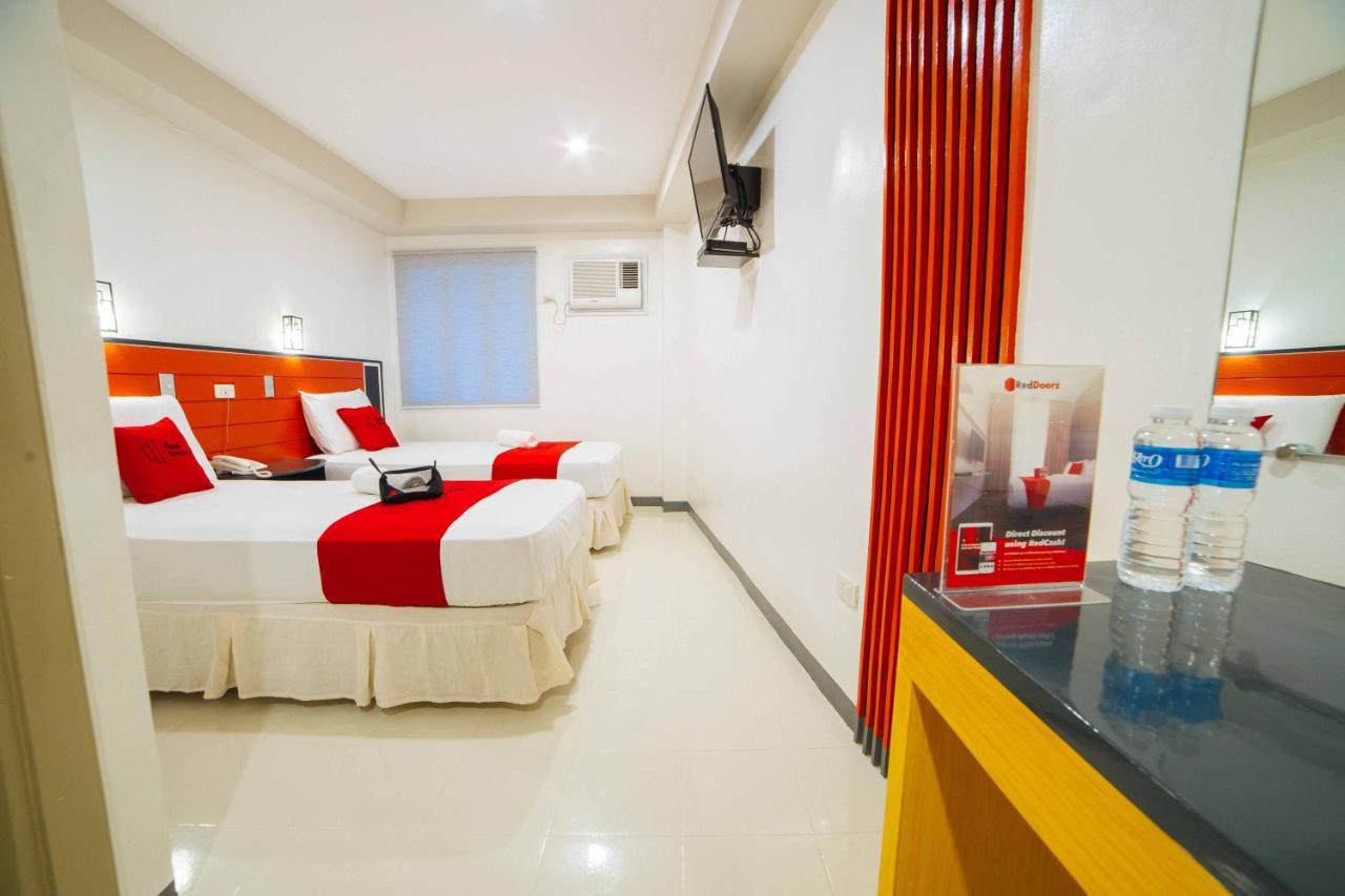 Reddoorz Plus Near San Pedro Cathedral Davao Stadt Exterior foto