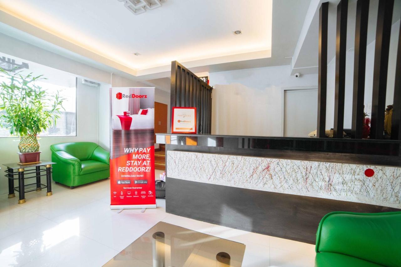 Reddoorz Plus Near San Pedro Cathedral Davao Stadt Exterior foto