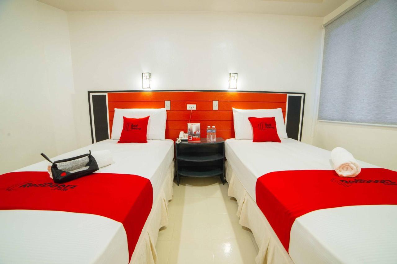 Reddoorz Plus Near San Pedro Cathedral Davao Stadt Exterior foto
