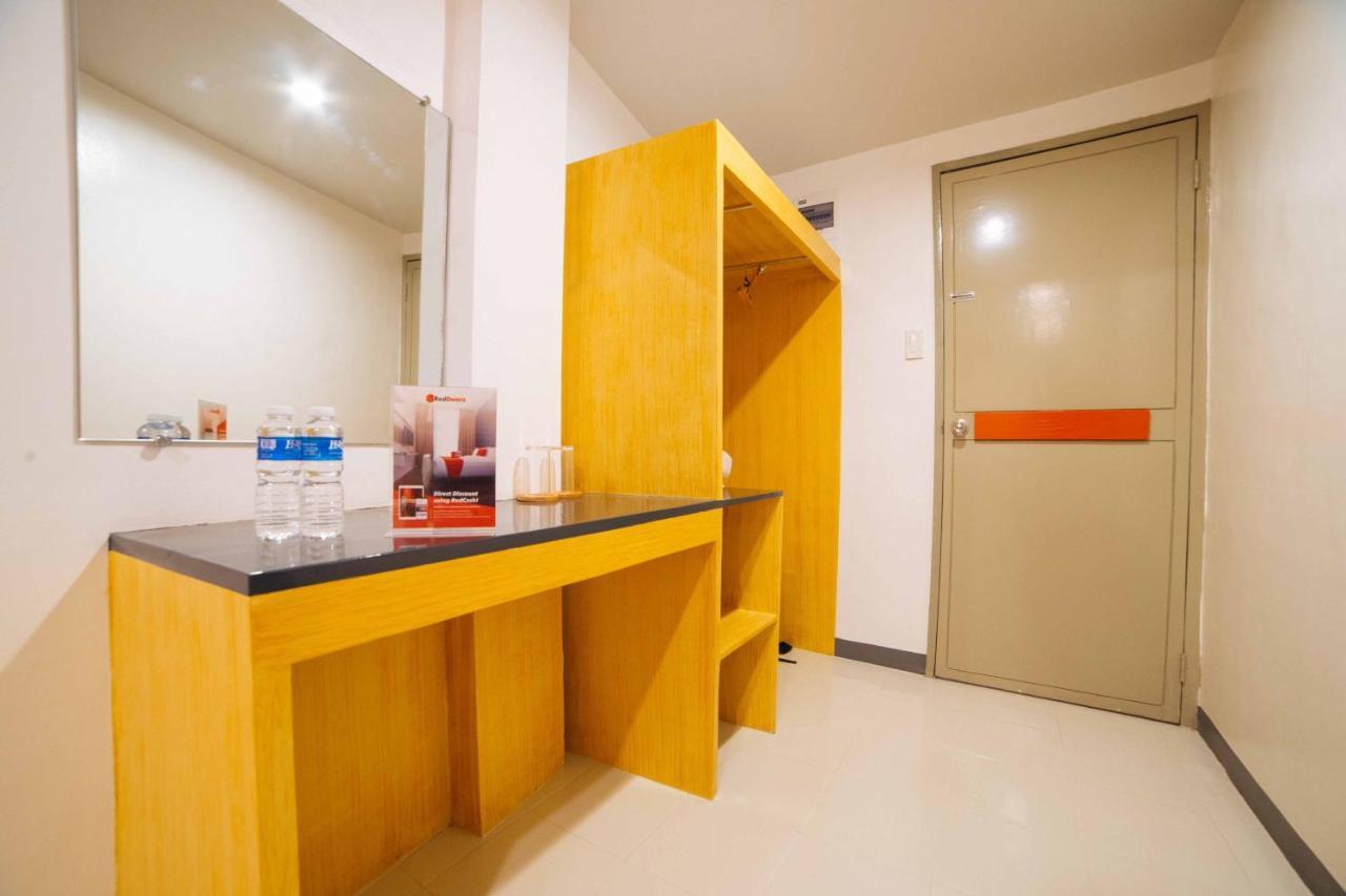 Reddoorz Plus Near San Pedro Cathedral Davao Stadt Exterior foto