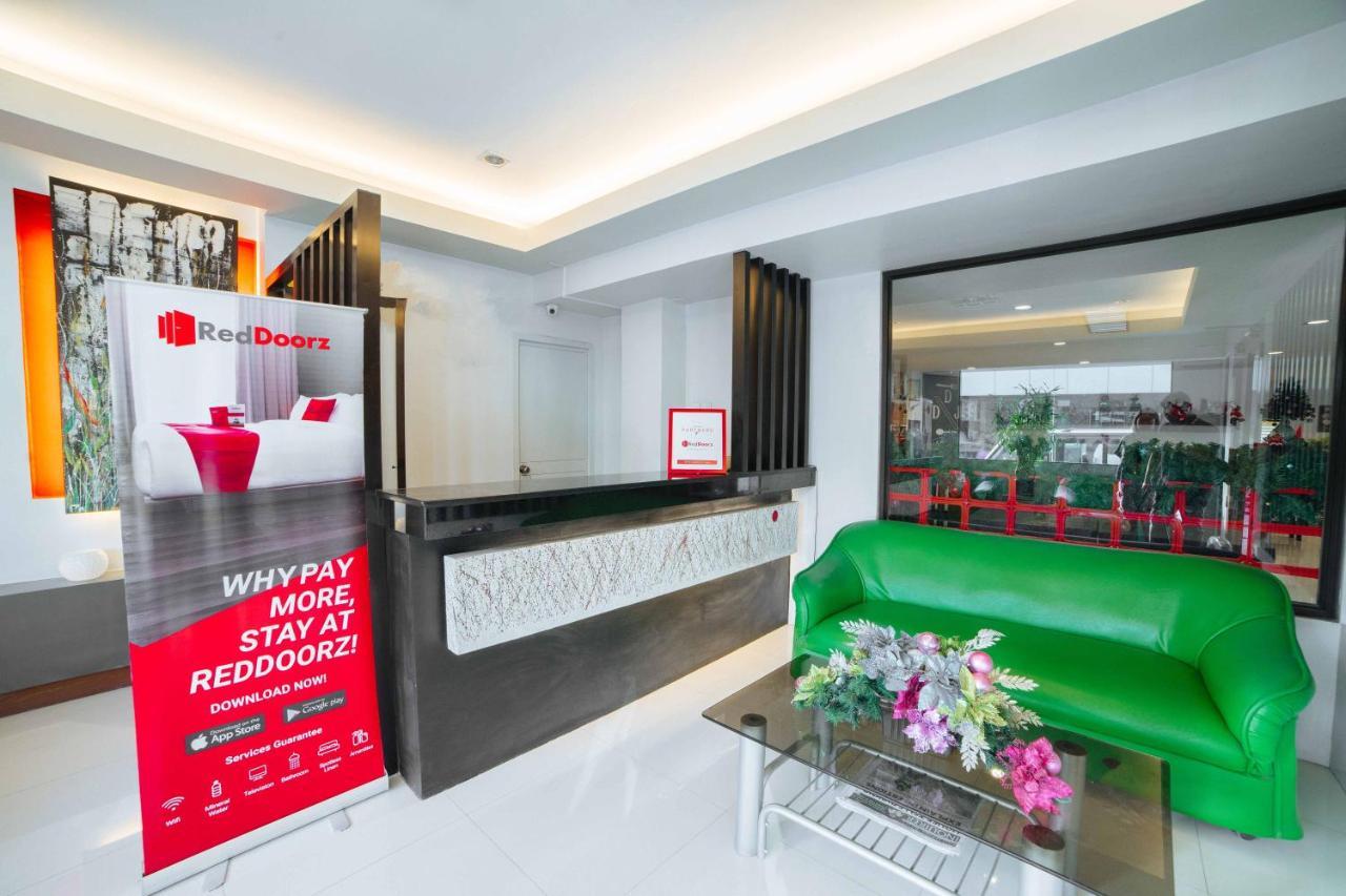 Reddoorz Plus Near San Pedro Cathedral Davao Stadt Exterior foto