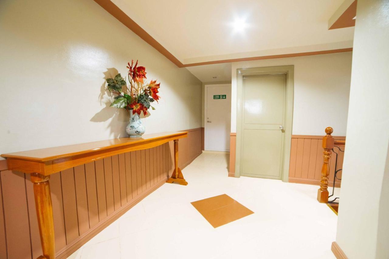 Reddoorz Plus Near San Pedro Cathedral Davao Stadt Exterior foto